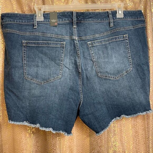 Torrid 5 Inch Vintage Stretch Mid-Rise Short Blue Distressing Size 24 NWT - Picture 2 of 10